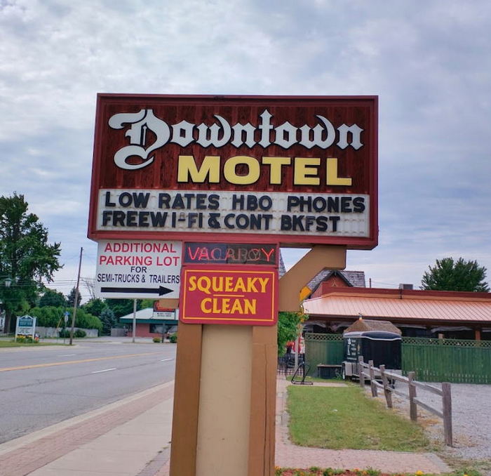 Downtown Motel - Recent Photos From Website (newer photo)